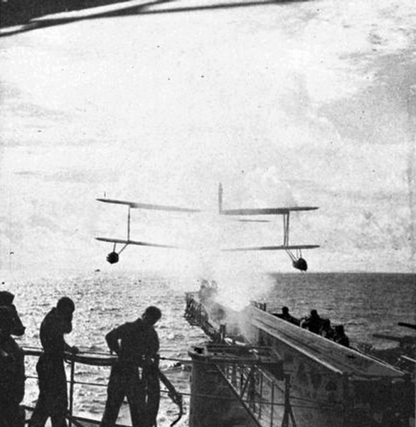 File:USS San Francisco (CA-38) launches a Curtiss SOC Seagull floatplane, circa in 1944-1945.jpg