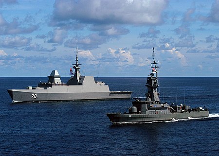 Tập tin:US Navy 100716-N-0995C-155 The Singapore navy guided-missile frigate RSS Steadfast (FFG 70) and the corvette RSS Vigilance (90) are underway during Cooperation Afloat Readiness and Training (CARAT) Singapore 2010.jpg