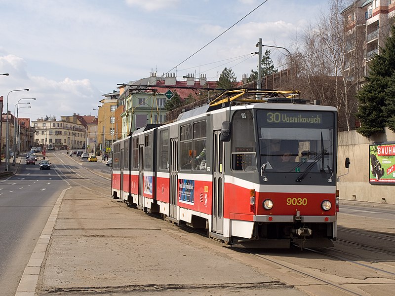 File:Výluka Zenklova, Vychovatelna, Tatra KT8D5, dc.jpg