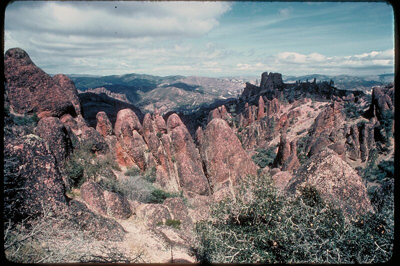 File:Views at Pinnacles National Monument, California (57482d94-63ad-42a3-9294-be0e65391591).jpg