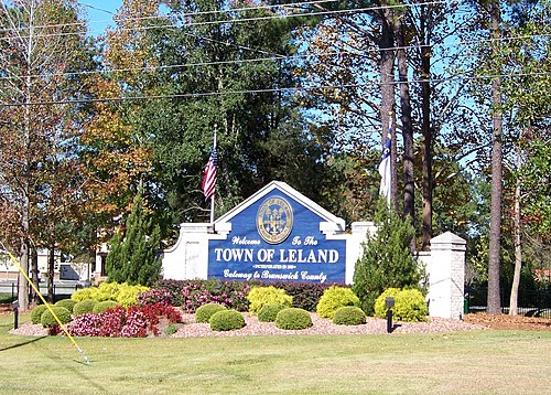 Town of Leland welcome sign.