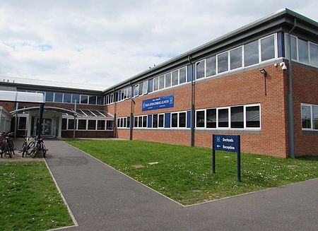 Ysgol Gyfun Gymraeg Glantaf geograph 4978477 by Jaggery