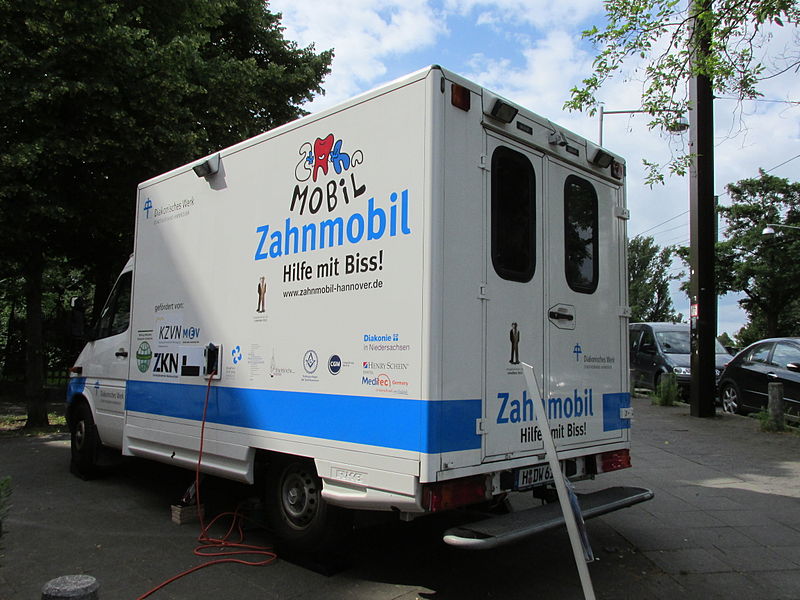 File:Zahnmobil Hannover.jpg