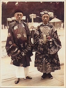 Nguyen dynasty officials wearing formal clothing during Le te Nam Giao. Ao tac bat bao mang bao.jpeg