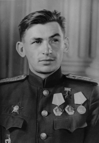 <span class="mw-page-title-main">Vasily Reshetnikov</span> Soviet pilot (1919–2023)