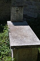Гробот на свештеникот Јон Попов (1856-1943)