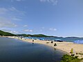 Tourisme automobile sur les rives de la mer du Japon à la baie de Vladimir