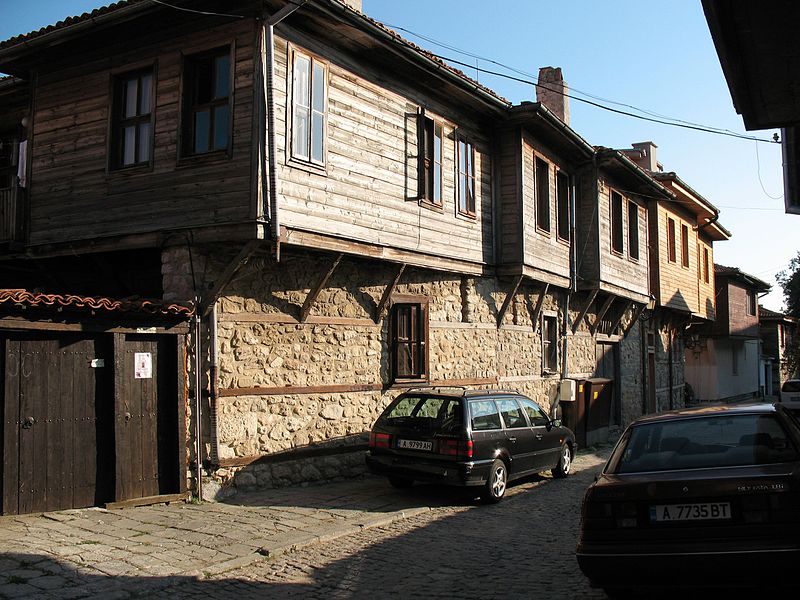 File:Къщи на ул. Славянска - panoramio.jpg