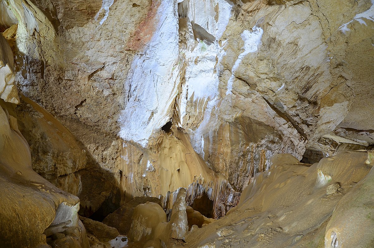 Cave 1. Ригеста Крым пещера. Таврическая пещера в Крыму. Мраморная пещера на автомобиле. Ресторан в мраморной пещере.