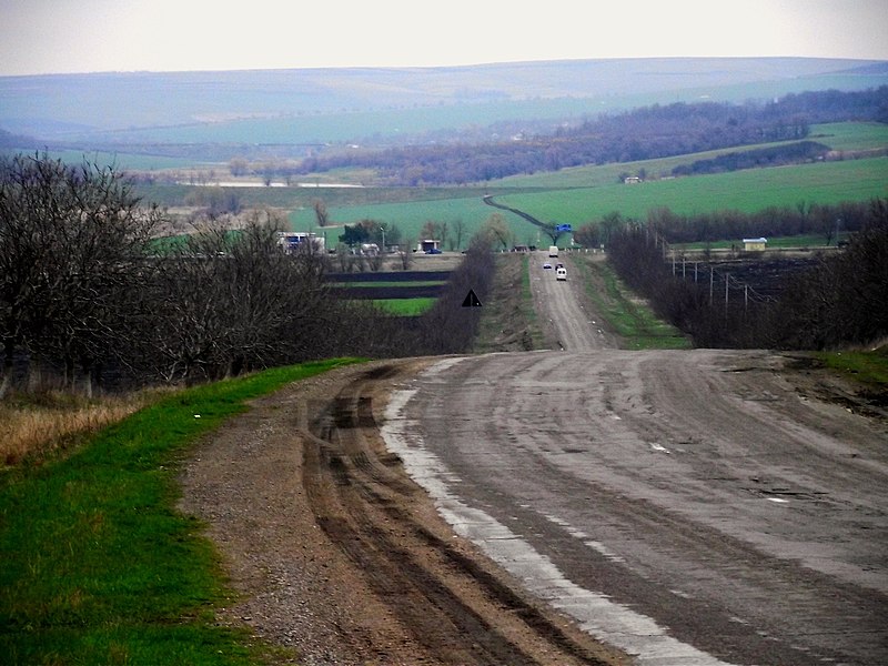 File:Налево - во Флорешты, г.Сороки, направо - Шолданешты, Резина - panoramio.jpg