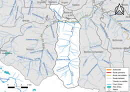 Carte en couleur présentant les réseau hydrographique de la commune