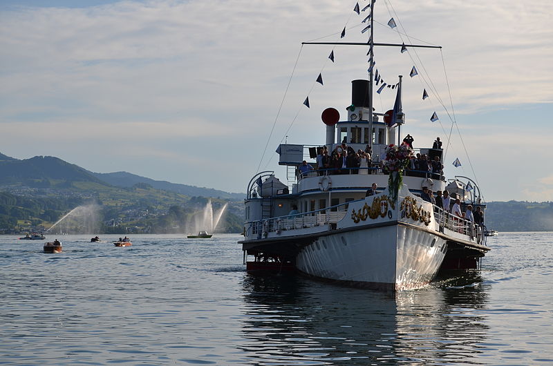 File:100 Jahre Dampfschiff Stadt Rapperwil - Hafenfest Rapperswil - 'Rosenempfang' 2014-05-23 19-09-34.JPG