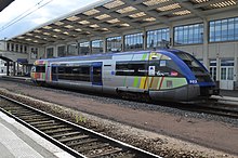 Un autorail X 73900 à quai.