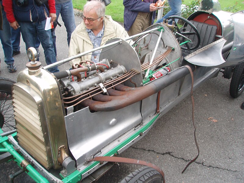 File:1923 Aston Martin Razor Blade team car in Morges 2013 - Engine start - Left.jpg