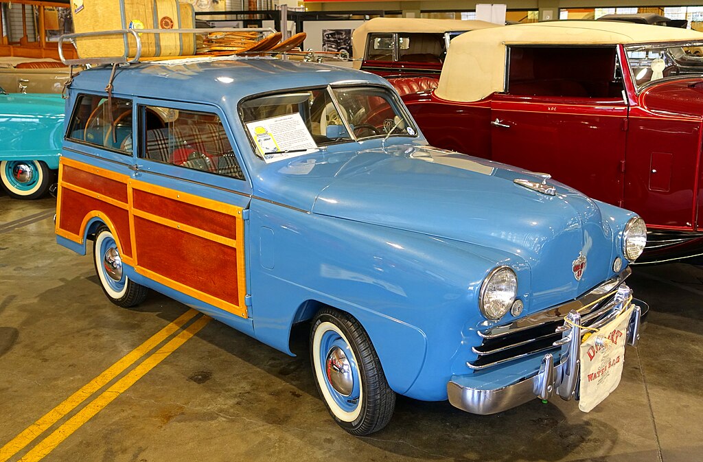 https://upload.wikimedia.org/wikipedia/commons/thumb/5/59/1949_Crosley_Station_Wagon_-_Automobile_Driving_Museum_-_El_Segundo%2C_CA_-_DSC01980.jpg/1024px-1949_Crosley_Station_Wagon_-_Automobile_Driving_Museum_-_El_Segundo%2C_CA_-_DSC01980.jpg