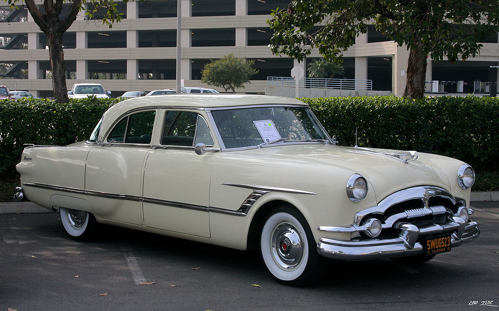 Packard Cavalier 1024px-1953_Packard_Cavalier_4d_sdn_-_Carolina_Cream_-_fvr