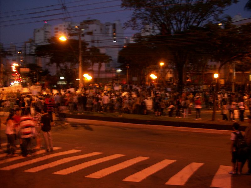 File:2º Junta Brasil em Juiz de Fora - concentração na Praça Jarbas de Lery.JPG