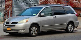 2004 Toyota Sienna XLE, front 7.7.19.jpg