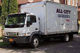 2006 Ford LCF kapalı kasa truck.jpg