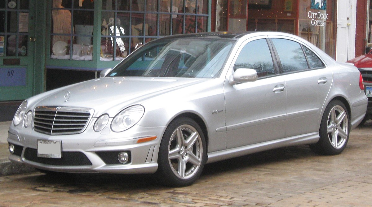 File:2002-2006 Mercedes-Benz E-Class (W211) Elegance sedan 01.jpg -  Wikipedia