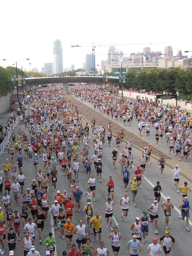 Runners in the 2007 Chicago Marathon