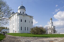 La catedral de San Jorge del monasterio de Yúriev, cerca de Veliki Nóvgorod (1119)