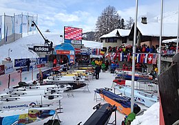 Cupa Mondială Bobsleigh 2015 la St. Moritz - sanii și linia de start.JPG