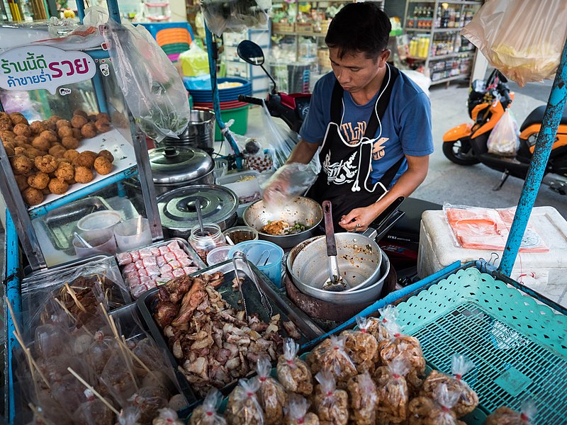 File:2017 0425 Street food vendor Ayutthaya.jpg