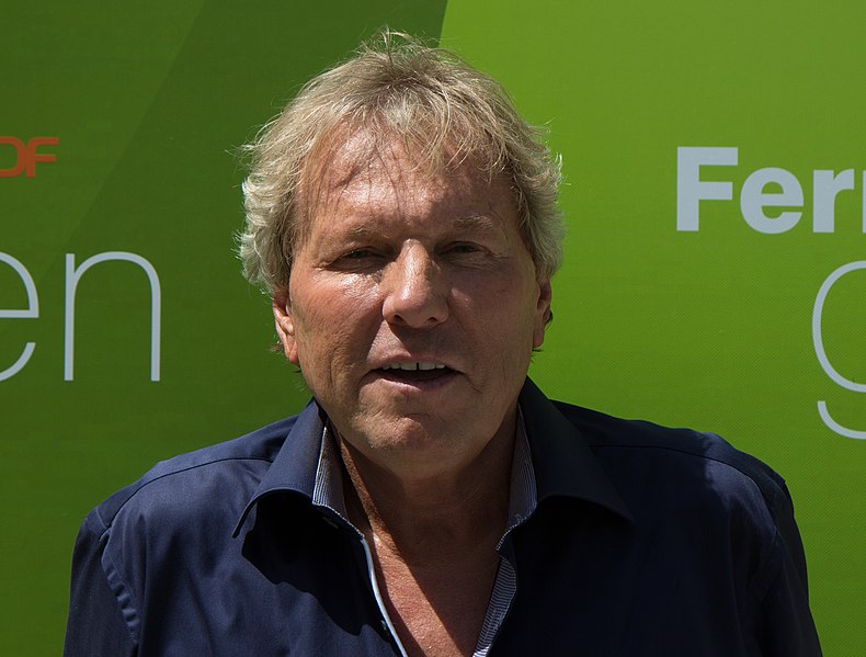 File:2018-05-27 ZDF Fernsehgarten Bernhard Brink-9529.jpg