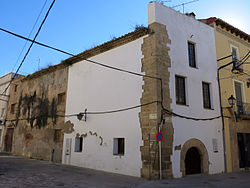 555 Casa de Sant Jordi, o Sinagoga, c. Major de Remolins 44 - cantonada tv. Mur (Tortosa).JPG