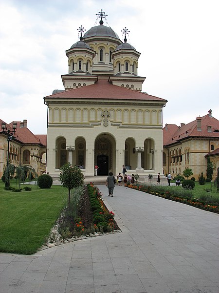 File:Alba Iulia - Catedrala Ortodoxă ziua.jpg