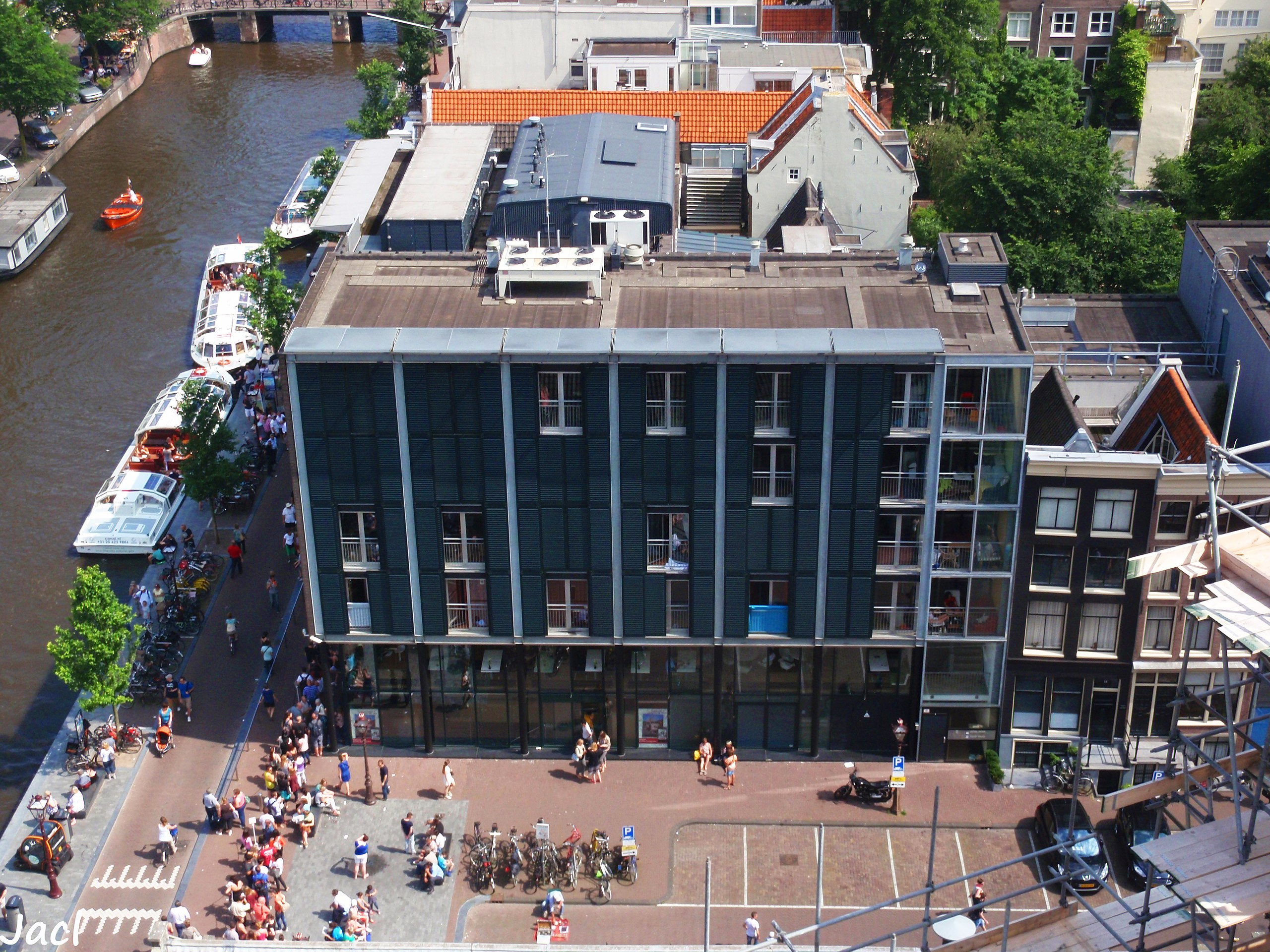 AMSTERDAM/PAESI BASSI - 24 FEBBRAIO: Una Fila Di Vecchie Chiavi Per Gli  Armadietti Appesi Al Muro Blu E Con Sopra Delle Etichette Fotografia Stock  Editoriale - Immagine di verde, scontroso: 167890398