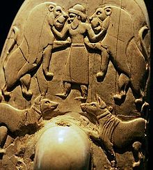 Relieve egipcio con el dios cananeo El luchando con leones y observado por bovinos. Cuchillo de Gebel el-Arak, sur de Abidos, Egipto, c. 3300-3000 a.C. Louvre, París.
