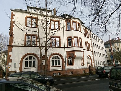 So kommt man zu Archivschule Marburg-Hochschule Für Archivwissenschaft mit den Öffentlichen - Mehr zum Ort Hier