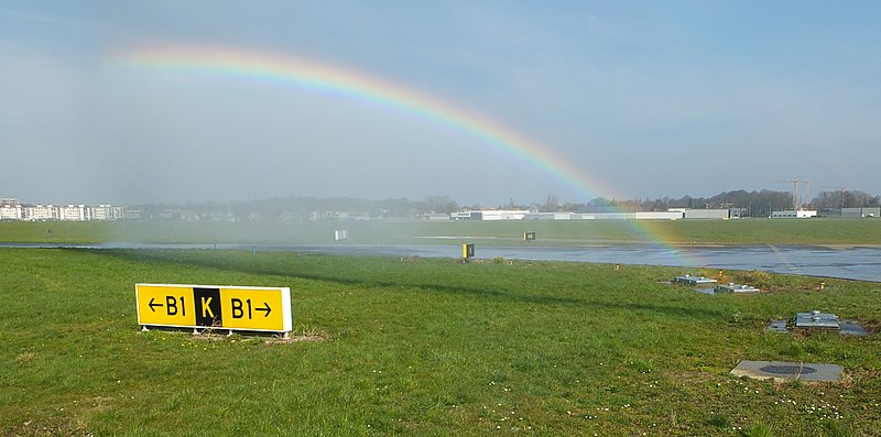 File:Artificial rainbow 02.JPG