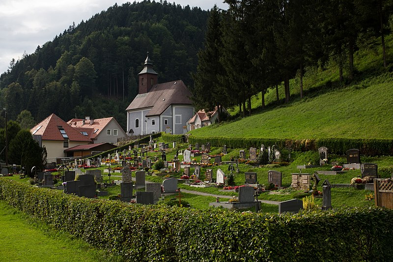 File:Arzberg Friedhof CF9A7846.jpg