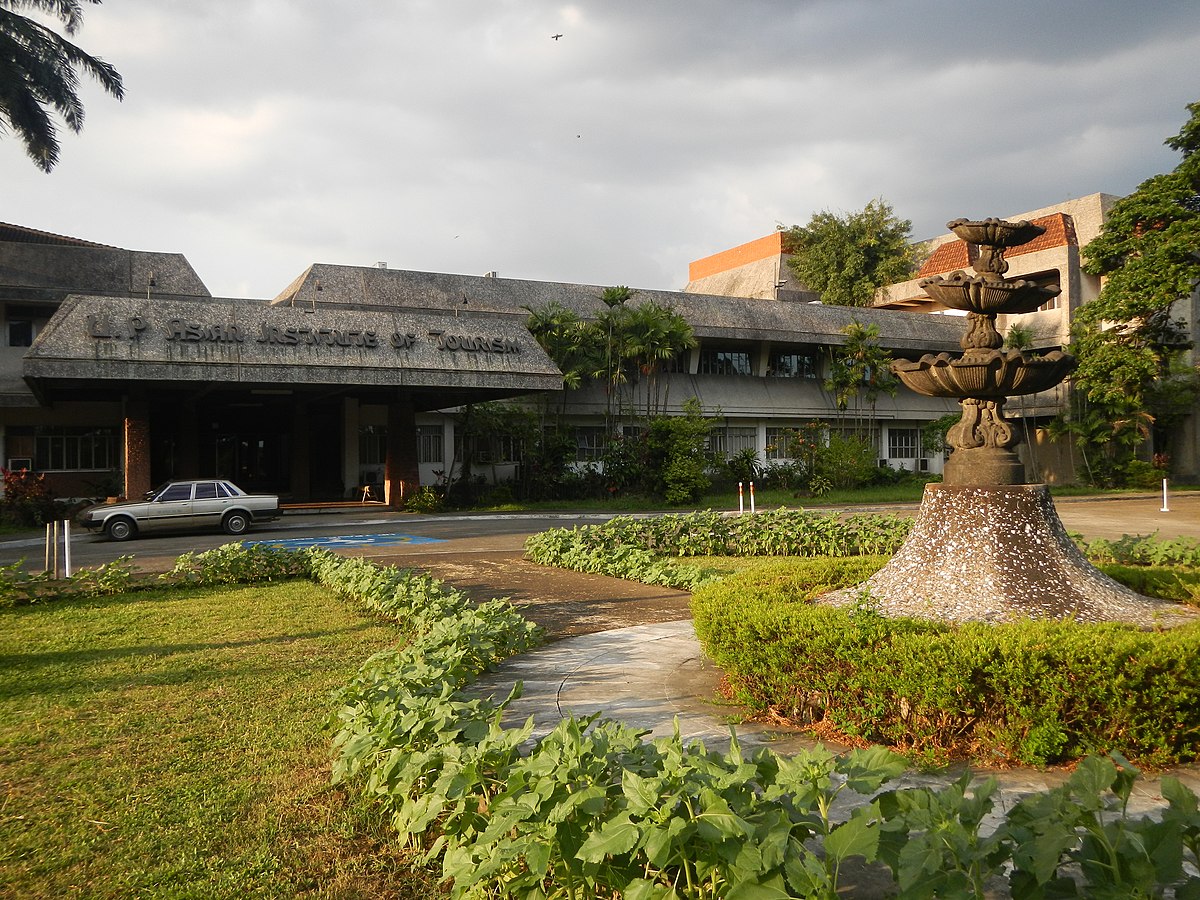 Филиппинские университеты. Филиппины столичный музей. Азиатский вуз. University of the Philippines System.