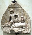 Antikes Relief aus Pompeji (Museo archeologico nazionale di Napoli), „gehockte Reitstellung“