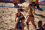 Deutsch: Beachhandball bei den Olympischen Jugendspielen 2018; Tag 3, 10. Oktober 2018; Mädchen, Vorrunde, Gruppe B - Niederlande-Argentinien 2:0 English: Beach handball at the 2018 Summer Youth Olympics at 10 October 2018 – Girls Preliminary Round Group B‎ – Netherlands-Argentina 2:0