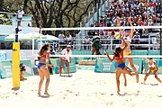 Deutsch: Beachvolleyball bei den Olympischen Jugendspielen 2018; Tag 9, 15. Oktober 2018; Mädchen, Viertelfinale: Puerto Rico-Russland 0–2 (12–21/10–21) English: Beach volleyball at the 2018 Summer Youth Olympics at 15 October 2018 – Girls Quarterfinals: Puerto Rico-Russia 0–2 (12–21/10–21)