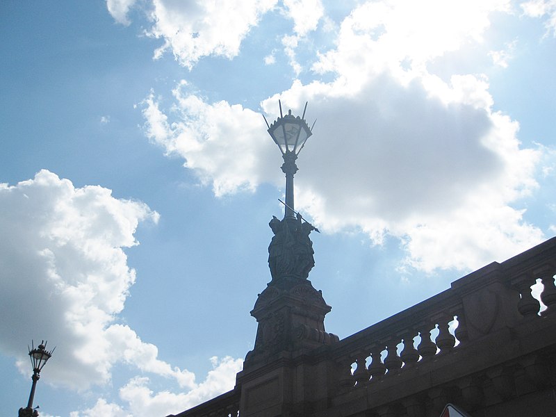 File:Berlin , spree bridge 2012 - panoramio.jpg