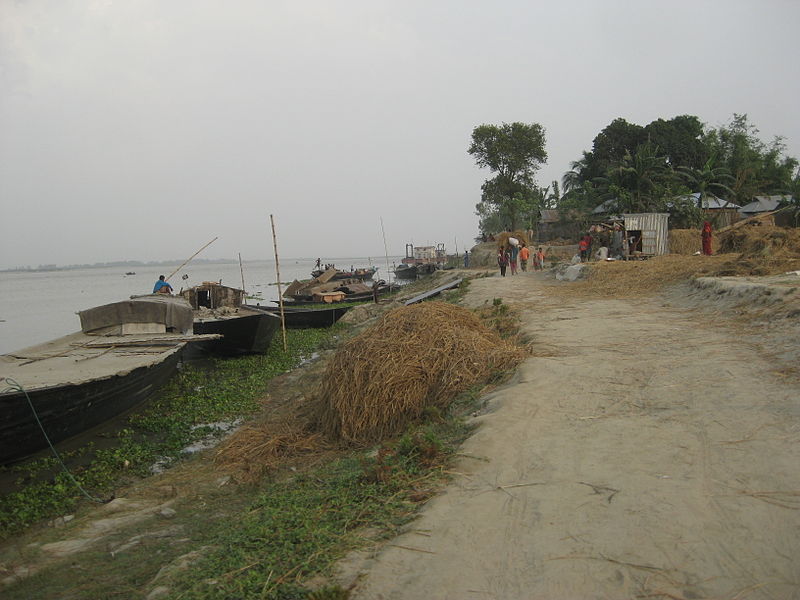 File:Boats in Teesta River in Sundorganj, Gainbandha 02.JPG
