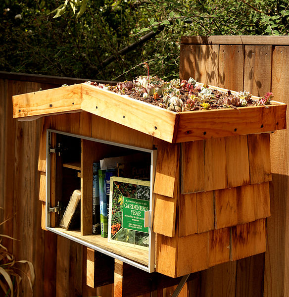 File:Book Container for Little Free Library.JPG