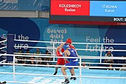 Deutsch: Boxen bei den Olympischen Jugendspielen 2018 Tag 12, 18. Oktober 2018 - Kampf um Bronze im Leichten Schwergewicht Jungen – Karol Itauma (Großbritannien, blau) schlägt Ruslan Kolesnikov (Russland, rot) 4-1; Ringrichter ist Alejandro Barrientos (Kuba). English: Boxing at the 2018 Summer Youth Olympics on 18 October 2018 – Gold Medail Match light heavyweight Boys - Karol Itauma (Great Britain, blue) beats Ruslan Kolesnikov (Russia, red) 4-1; Referee is Alejandro Barrientos (Cuba). Español: Boxeo en los Juegos Olímpicos Juveniles de Verano de 2018 en 18 de octubre de 2018 - Medalla de oro de los hombres de peso pesado ligero: Karol Itauma (Gran Bretaña, azul) vence a Ruslan Kolesnikov (Rusia, rojo) 4-1; El árbitro es Alejandro Barrientos (Cuba).