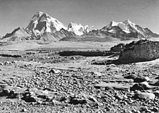 Bundesarchiv Bild 135-KA-06-039, Tibetexpedition, Landschaftsaufnahme.jpg