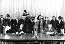 Signing the German-German Cultural Agreement between the two countries, East Germany and West Germany on 6 May 1986 Bundesarchiv Bild 183-1986-0506-026, Berlin, Unterzeichung Kulturabkommen, Nier, Brautigam.jpg