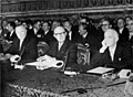 Adenauer, Walter Hallstein a Antonio Segni při podpisu Římských smluv 25. března 1957