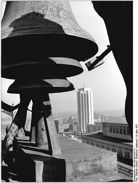 File:Bundesarchiv Bild 183-L0314-0111, Leipzig, Opernhaus, Wohnhochhaus.jpg