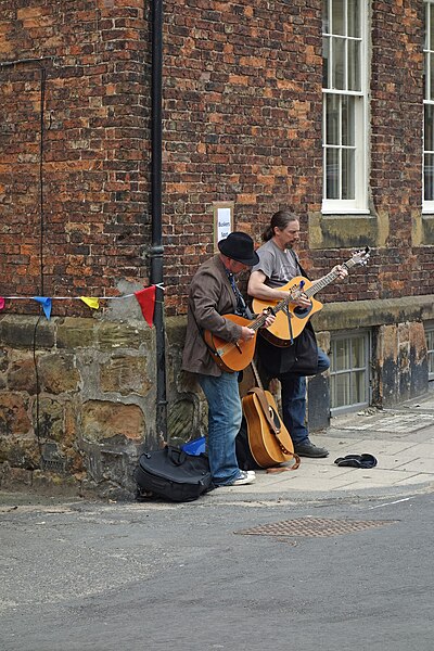 File:Buskers, Alnmouth - geograph.org.uk - 5819969.jpg