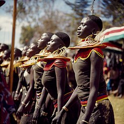 COLLECTIE TROPENMUSEUM Pokot vrouwen dansen tijdens de feestelijkheden ter gelegenheid van tien jaar onafhankelijkheid van Kenya TMnr 20038877.jpg